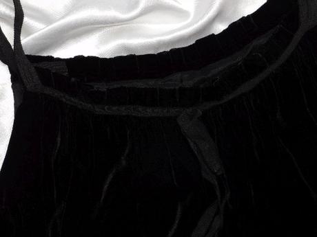 Kvalitne zamatove saty, 38