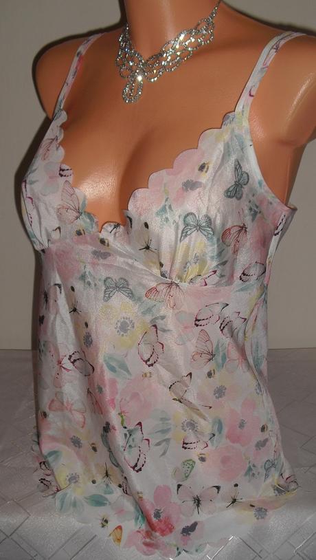 Motylikova kosielka signature, f&f,m