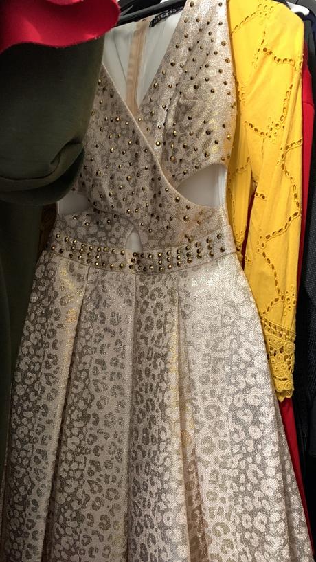 Bledoružové šaty so zlatými doplnkami, zara,36