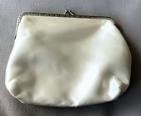 Saténová kabelka do ruky,