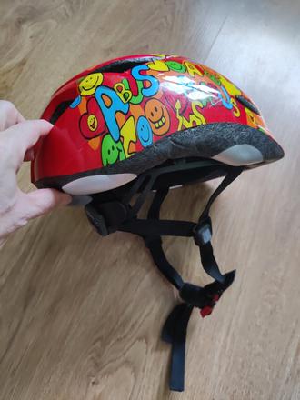 Predám kvalitnú cyklisticku prilbu obvod 52-57 cm, m