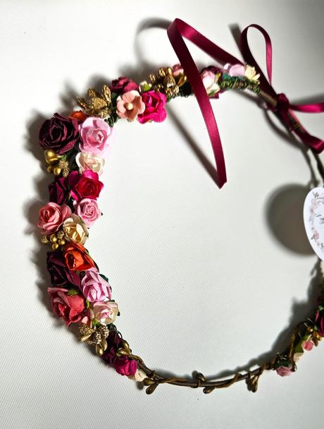 Krasny kvetinovy vencek do vlasov, nastavitelna ve, 