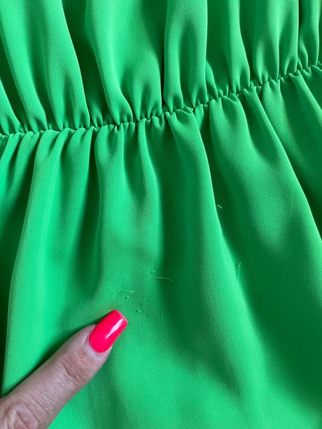 Zelené volánové šaty, s