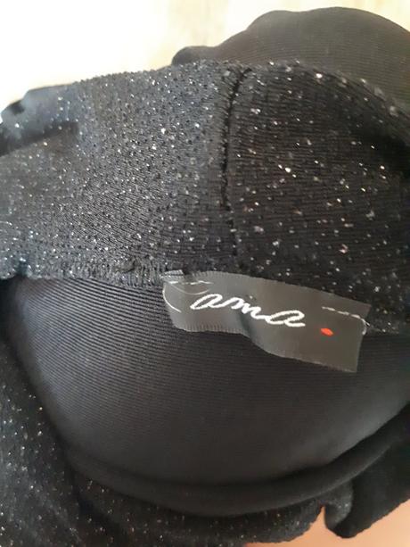 Elegantné čierne šaty s dlhým rukávom, s