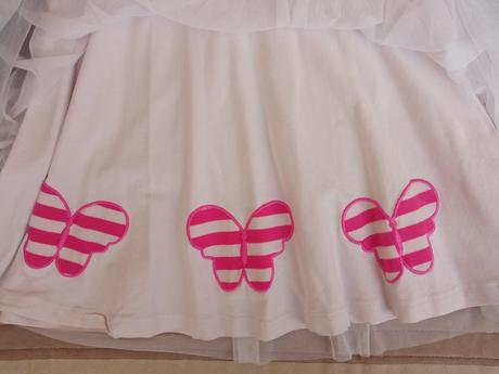 Tylové pásikové šaty s motýlikom a perličkami, 116