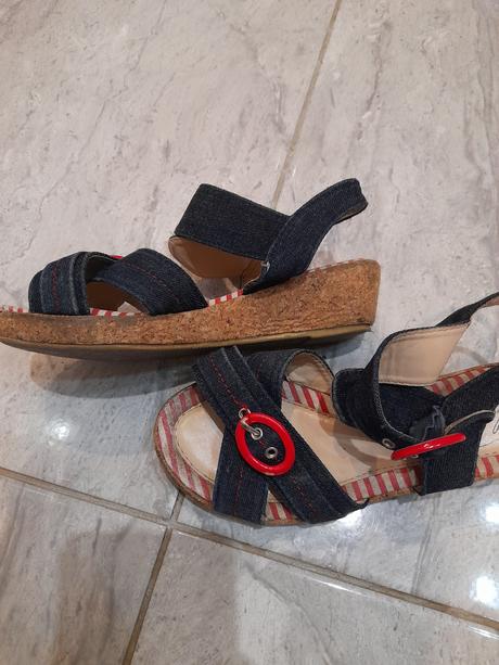 Sandále, 32