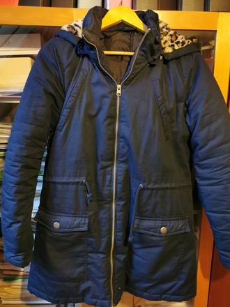 Tmavomodrá bunda, 40