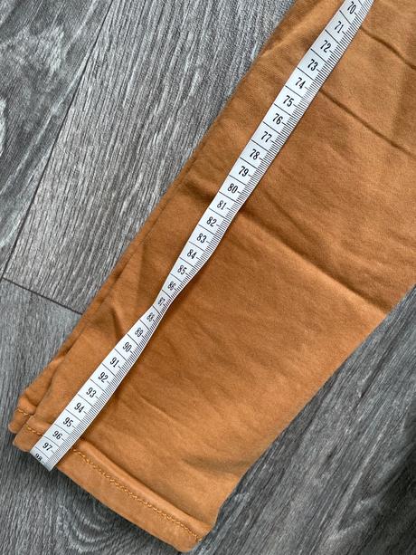 Gate s nízky sedom v horčicovej farbe, 26