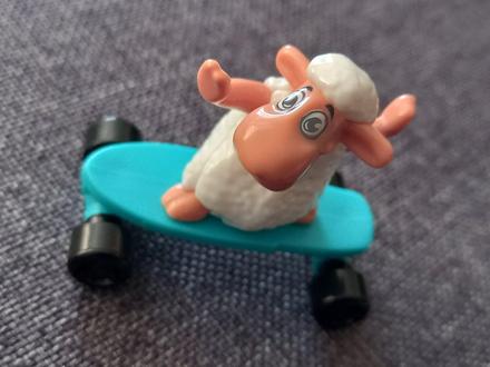 Veľkonočná ovečka na skejte kinder vv394, 