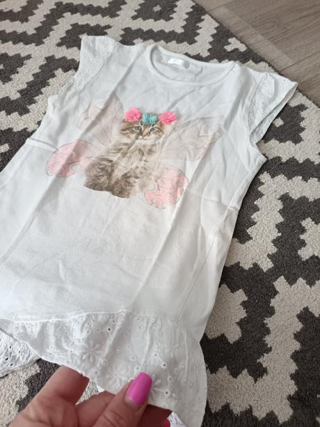 Krásne tričko s mačiatkom a kvietkami, 128