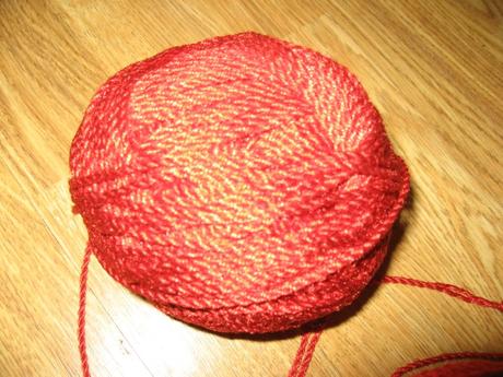 Klbka vlny a točená šnúrka, 