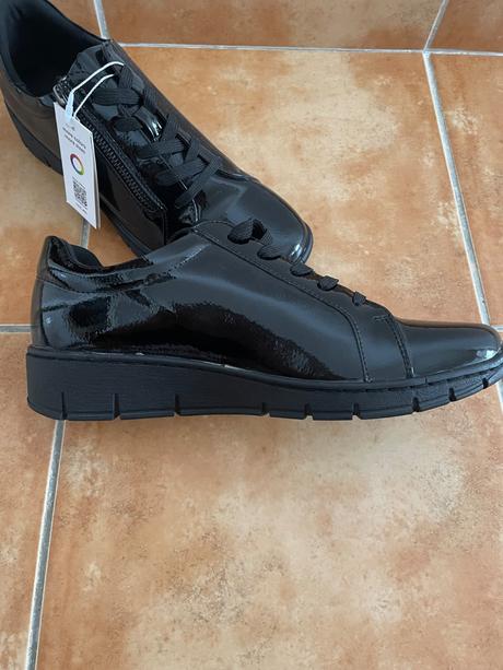 Lakovane poltopanky, clara barson,41