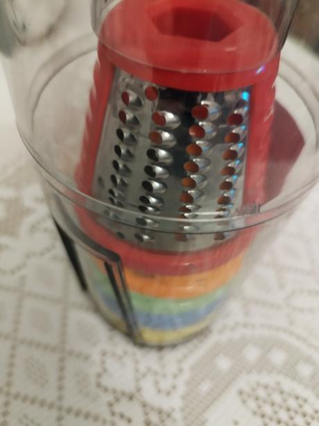 Eletrický strúhač, krájač., 