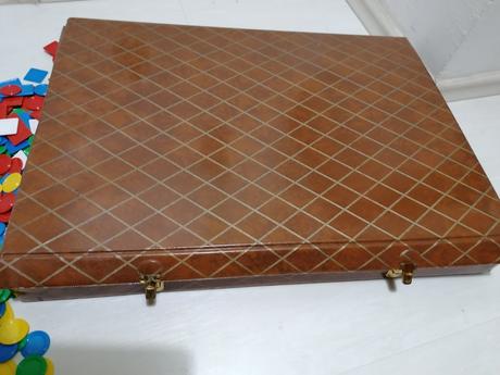 Súbor spoločenských hier, ruleta, šach, v kufríku, 