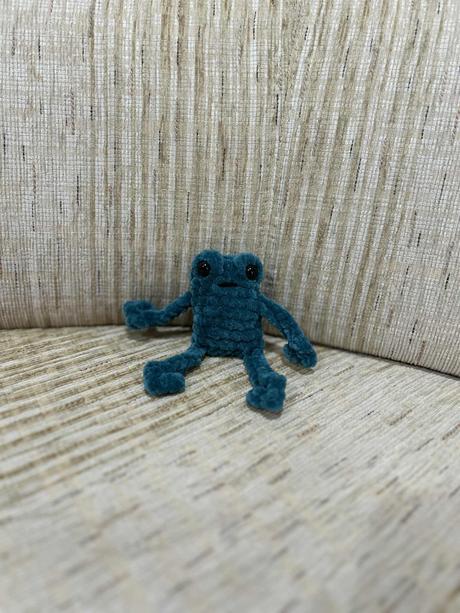 Háčkovaná žabka, 