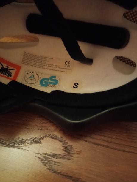 Prilba cyklistická, s