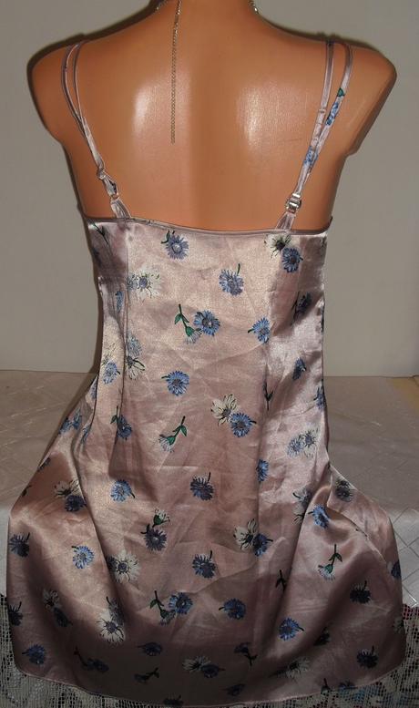 Kvietkovana kosielka, s