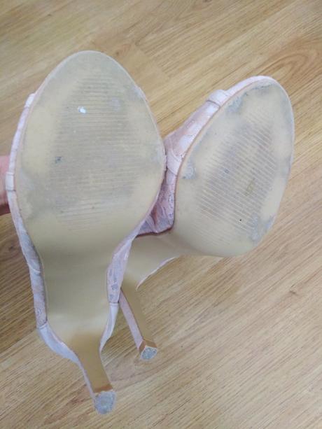 Nádherné čipkované sandálky, 36