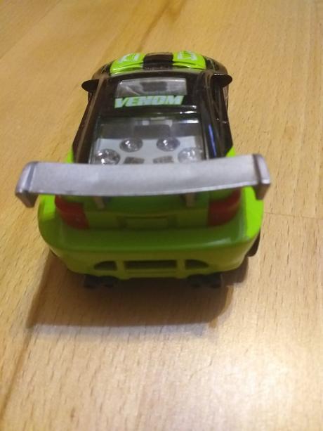 Mam na predaj kovové auto,