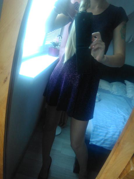 Fialové šaty s metalickým efektom, h&m,s