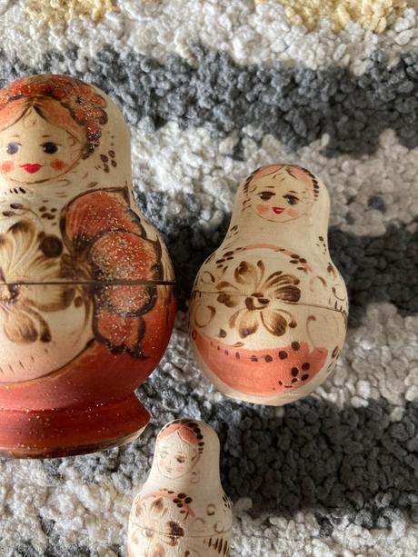Drevená menšia matrioška, 