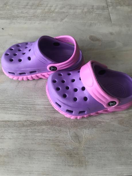 Crocsy, 25