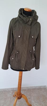 Bunda so skrytou kapucnou, atmosphere,38