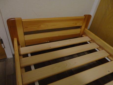 Posteľ + madrac - drevená, jednolôžková, šírka (cm): 90,dĺžka (cm): 200
