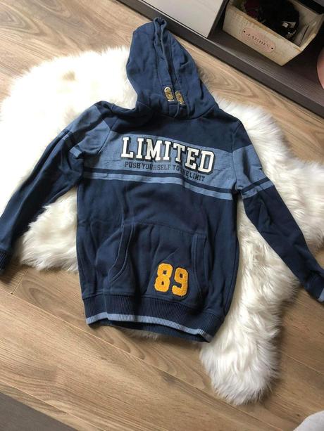 Mikina s kapucnou, 146