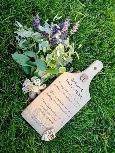 Vyznanie, báseň na doske, 