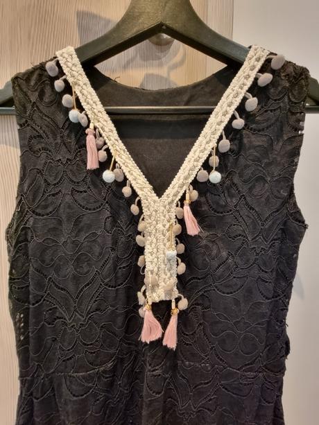 Čipkované čierne šaty, m