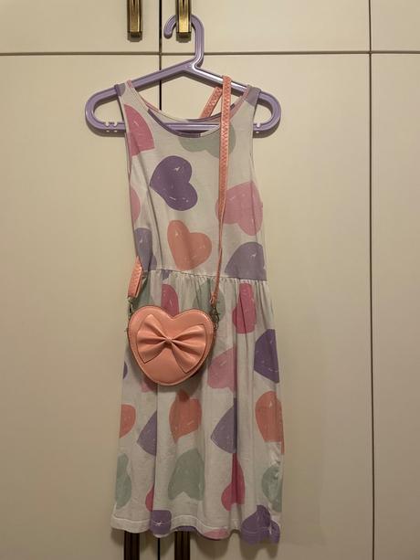 4 saty vel. 134/140 + 3 kabelky a dalsie doplnky, h&m,134