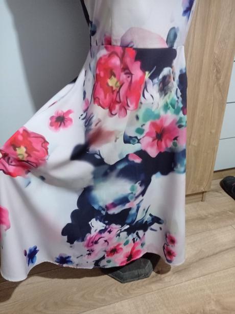 Nádherné midi šaty, m