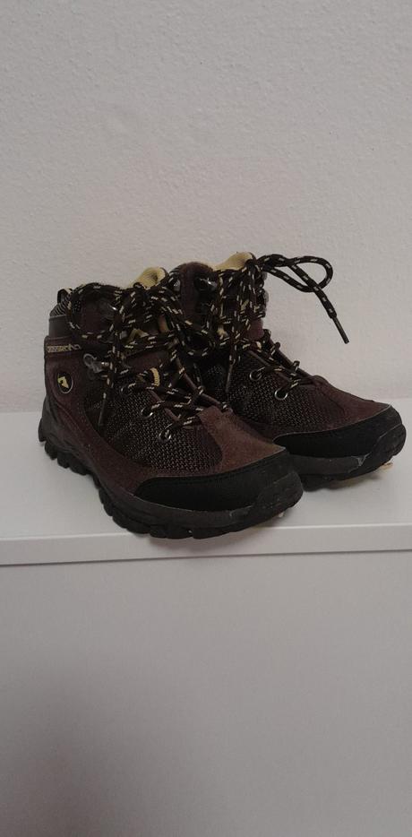 Trekove topanky, 33