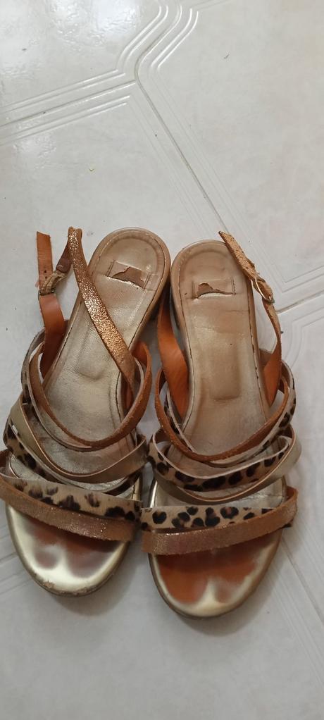 Zlato - tigrove sandálky, baťa,39