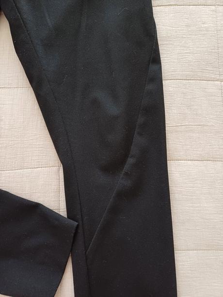 Kvalitné čierne nohavice č.m, m