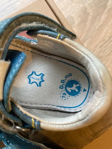 Sandále, d.d.step,19