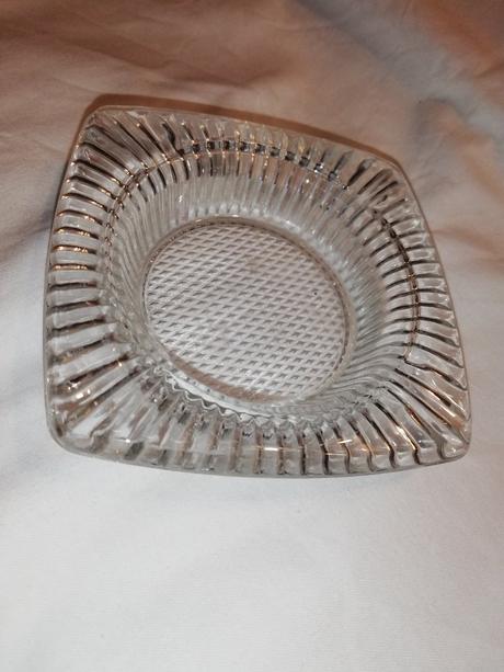 Sklenený popolník, 