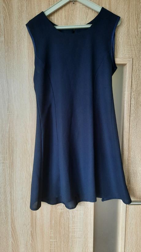 Jednoduché šaty, 36