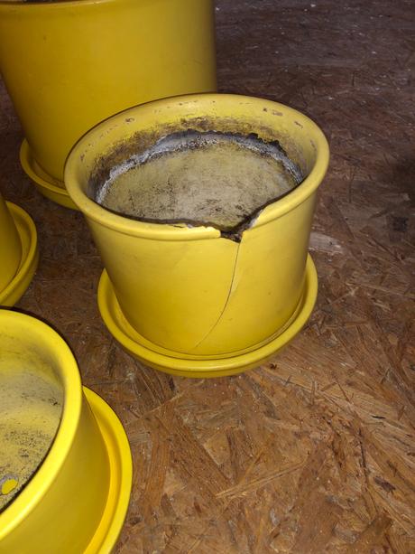 Črepniky žlté keramické, 