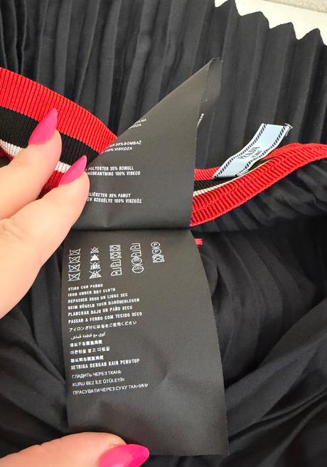 Prada luxusná plisovaná sukňa s ikonickým pásom, prada,38