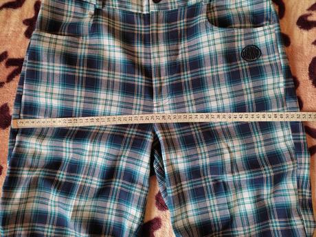 Elegantne modre karovane nohavice urban outfitters, m