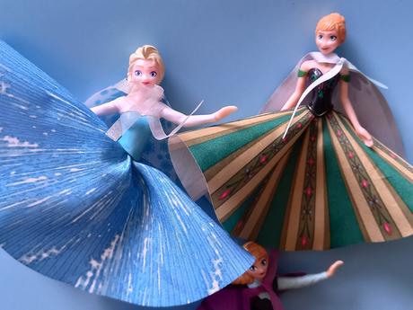 Kinder postavičky anna a elza, 