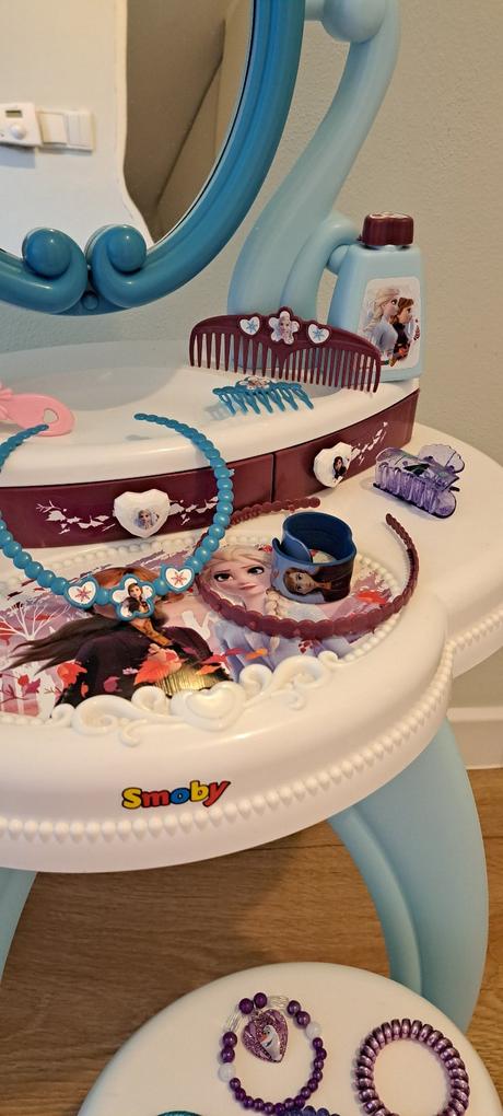 Kozmetický stolík frozen od smoby +doplnky frozen,