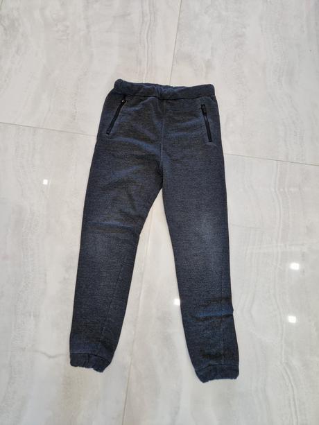 Tepláky, v. 152, 152