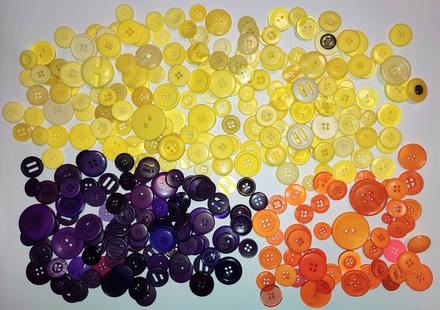 Farebné gombíky,