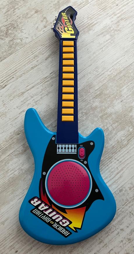 Detska gitara nepouzivana, 