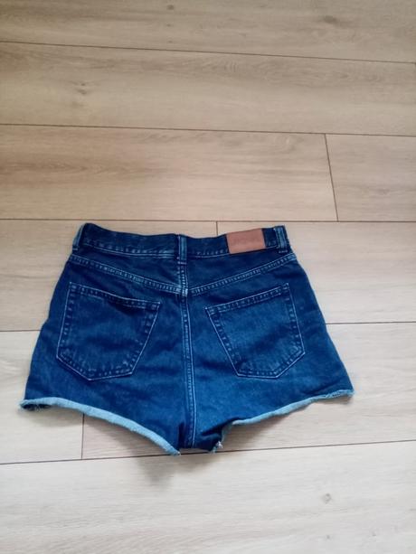 Kratase s vysokým pasom, 26