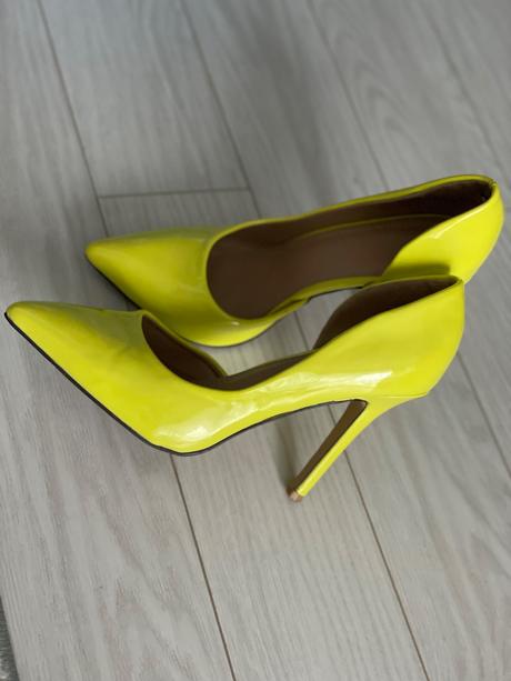 Neónové lodičky, 39