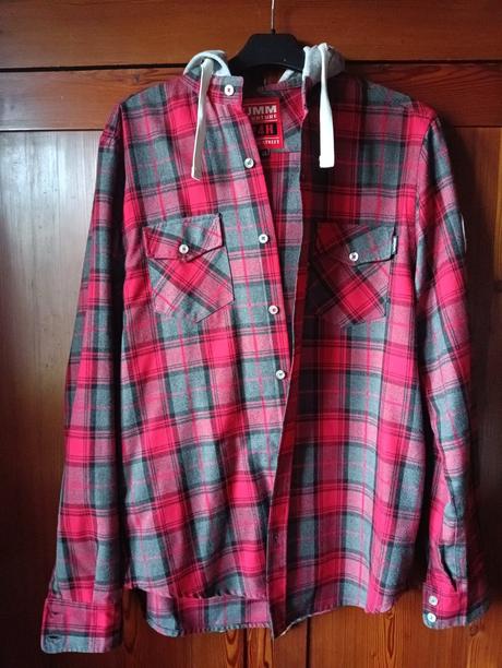 Krásna košeľa s kapucňou umm, l